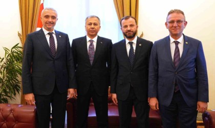 AK Parti Kütahya milletvekillerinden Bakan Yerlikayaya geçmiş olsun ziyareti