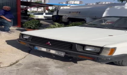 Akaryakıt istasyonundaki dönercinin, elektrik ve suyunun kesilip araçlarla perdelendiği şikayeti