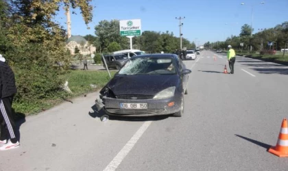 Akrabasının cenazesine giderken otomobilin çarpmasıyla öldü