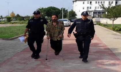 Alacak tartışmasında arkadaşını vuran şüpheli tutuklandı; koltuk değnekleriyle adliyeye geldi