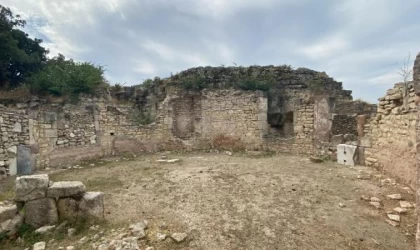 Alexandria Troas Antik Kenti’nde, 1850 yıllık Polygonal yapısı ayağa kaldırılıyor