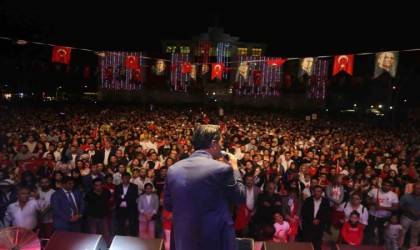 Antalyanın ilçelerinde Cumhuriyetin 100. yılı coşkusu yaşandı