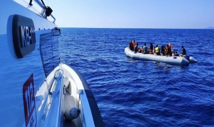 Ayvacık açıklarında Yunan unsurlarınca ölüme terk edilen 88 kaçak göçmen kurtarıldı