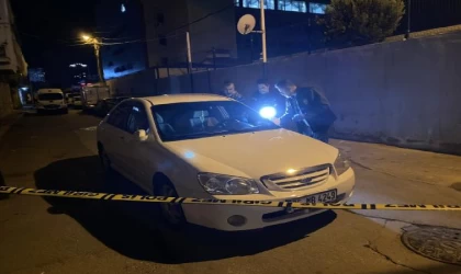 Babasının tartıştığı kişilere avcı bıçağıyla saldırması kamerada: 1 ölü, 1 yaralı