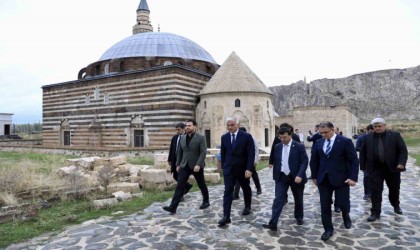 Bakan Ersoy eski Van şehrini inceledi