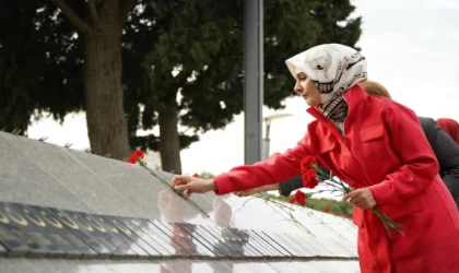 Bakan Göktaş, Azerbaycan lideri Haydar Aliyev’in mezarını ziyaret etti