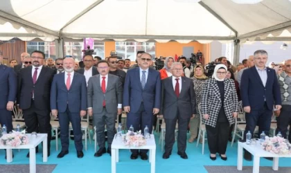 Bakan Özhaseki: Okullarımızda 3 milyon 700 bin kitabı öğrencilerimize bedava veriyoruz (3)