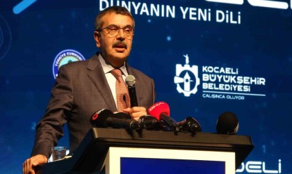 Bakan Yusuf Tekin : 620 bin akıllı tahtayı okullarımıza dağıtmış olacağız