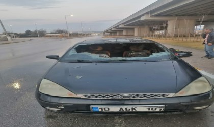 Bandırmada seyir halindeki otomobil alev aldı