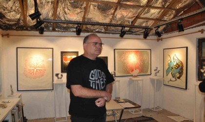 Belçikadan gelerek ebru sanatını öğrendi, Mudurnuda sergi açtı