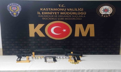 Bir ev ve iki iş yerinde çok sayıda silah ve fişek ele geçirildi