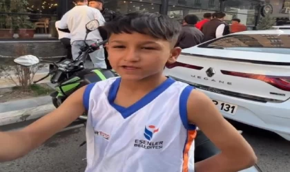 Bisikletiyle tutunduğu traktörün altında kalan çocuk öldü (2)