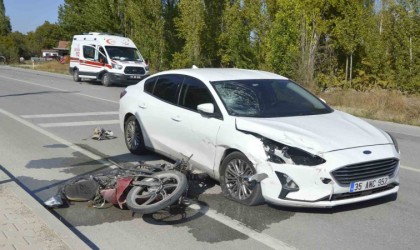 Burdurda otomobil ile motosikletin çarpıştığı kaza kamerada