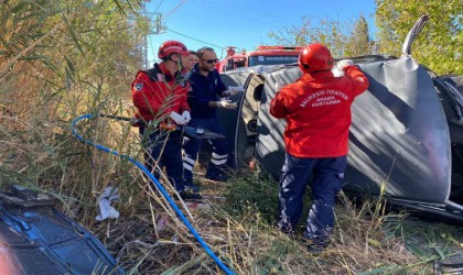 Burhaniyede direğe çarpan otomobilin sürücüsü yaralandı