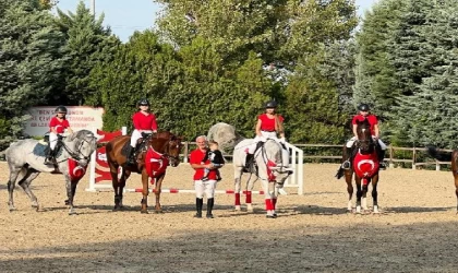Bursa Atlıspor Kulübü sporcularından Cumhuriyet Bayramı kutlaması