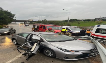 Bursada otomobil bariyerlere çarptı: 1 ölü