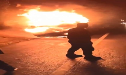 Bursada seyir halindeki kamyonet alev topuna döndü