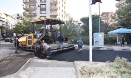 Büyükşehirden asfaltta pazar mesaisi