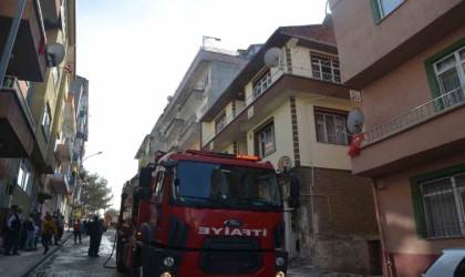 Çakmakla oynayan çocuklar evi ateşe verdi