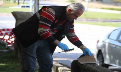 Cami bahçesinde bıçaklandı