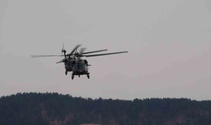 Çelik Kanatlardan havada zeybek gösterisi