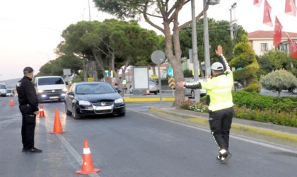 Çeşmede bir ay içinde çeşitli suçlardan aranan 196 kişi yakalandı