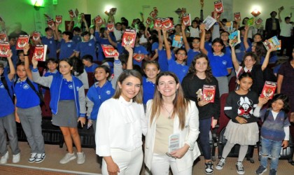 Çeşmede Cumhuriyetin 2. yüzyılının ilk sabahında yazar-öğrenci buluşması