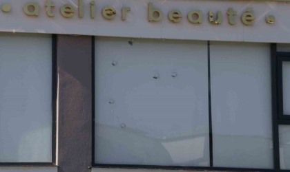 Çukurova Belediye Başkanının kızının güzellik merkezine kurşun yağdırdılar