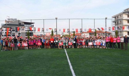 Cumhuriyet Futbol Turnuvasının kazananı dostluk oldu