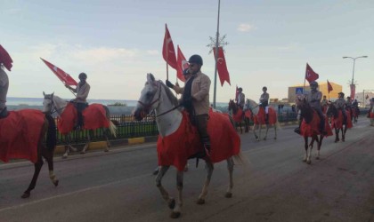 Cumhuriyetin 100üncü yılında bindikleri atlarla, tarihi İstiklal Yolunu geçecekler