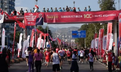 Cumhuriyet’in 100’üncü yılında Uluslararası Trabzon Yarı Maratonu koşuldu