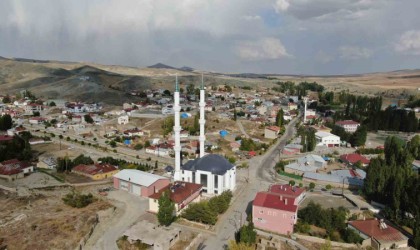 Dillerden düşmeyen türkünün hikayesi yürek burkuyor