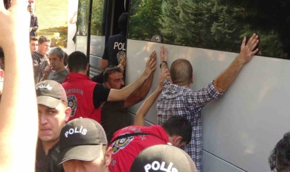 Diyarbakırda izinsiz yürüyüşte 100 gözaltı