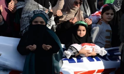 Diyarbakır’da kadınlar Gazze için yürüdü, İsrail’i kınadı