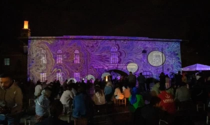 Diyarbakır’daki ’Sur Kültür Yolu Festivali’nde Ulucami’nin ön cephesinde mapping gösterisi