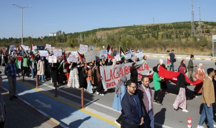 DPÜ öğrencilerden Filistine destek yürüyüşü