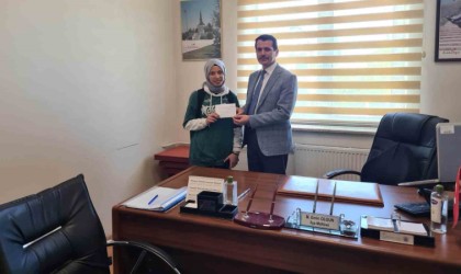 Dumlupınarda kompozisyon yarışmasında dereceye giren öğrenciler ödüllendirildi