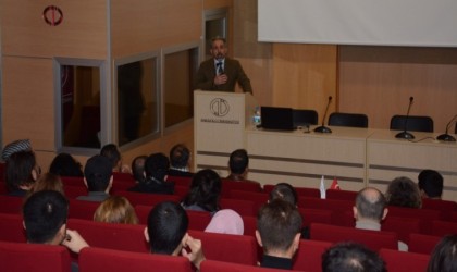 Edebiyat Fakültesinden ‘Milli Devlet ve Cumhuriyetin Anlamı Üzerine konferansı