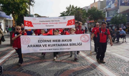 Edirnede Cumhuriyet yürüyüşü düzenlendi