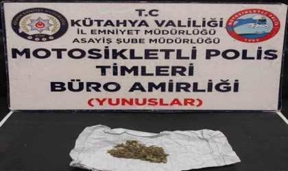 Ehliyetsiz sürücünün aracında uyuşturucu madde ele geçirildi