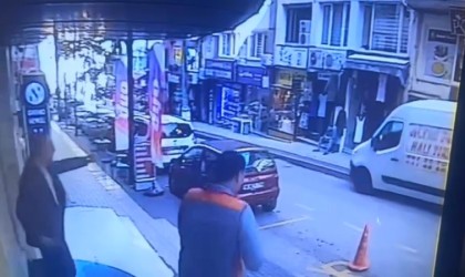 El freni çekmeyi unutulan aracı otopark görevlisi durdurdu