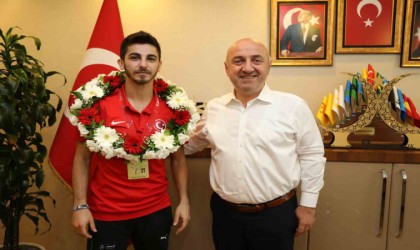 Eray Şamdandan 100. yılda anlamlı madalya