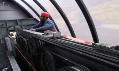 Erciyes yeni sezona hazırlanıyor: Ekipler 24 kilometrelik halatı santim santim kontrol ediyor