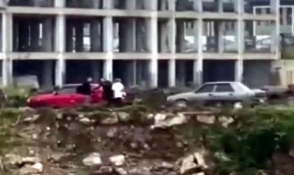 Eşiyle otomobilde gördüğü kişiyi öldürdü; cinayet kamerada