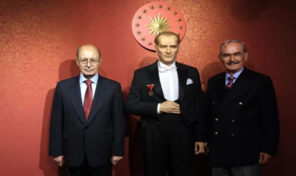 Eski Cumhurbaşkanı Sezer, Eskişehir’de balmumu müzesini gezdi