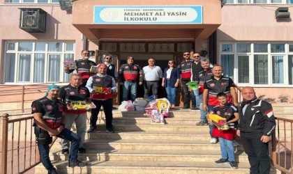 Eskişehirde 2 dernek çocuklara 400 oyuncak dağıttı