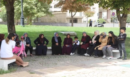 Ev alma umuduyla dolandırıldıklarını öne sürerek eylem yaptılar