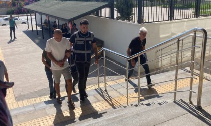 Evlerinden şasi numara baskı makinesi bile çıktı, 4 araç ele geçirildi