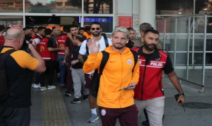 Galatasaray, Antalya’da ’Aşkın olayım’ tezahüratlarıyla karşılandı