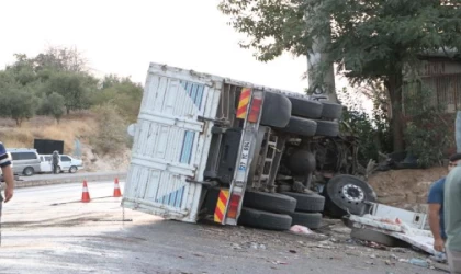 Gaziantep’te kamyon kırmızı ışıkta bekleyen 3 araca çarptı: 6 ölü, 16 yaralı (3)